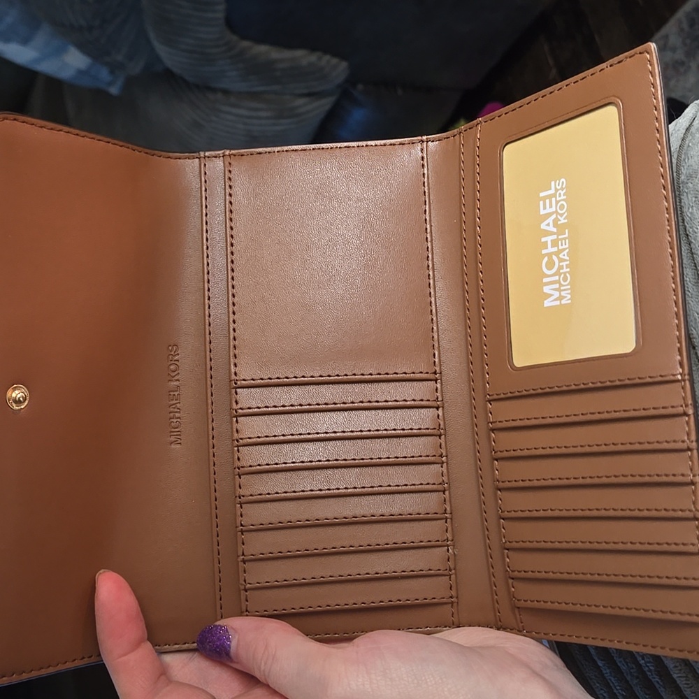 Michael Kors Beige Patterned Wallet - image 5